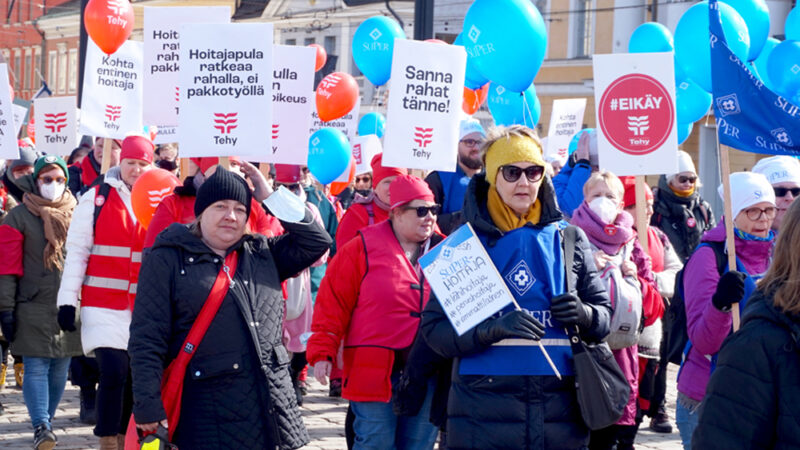Hoitajien vaatima sote-alan pelastusohjelma hyväksyttävä