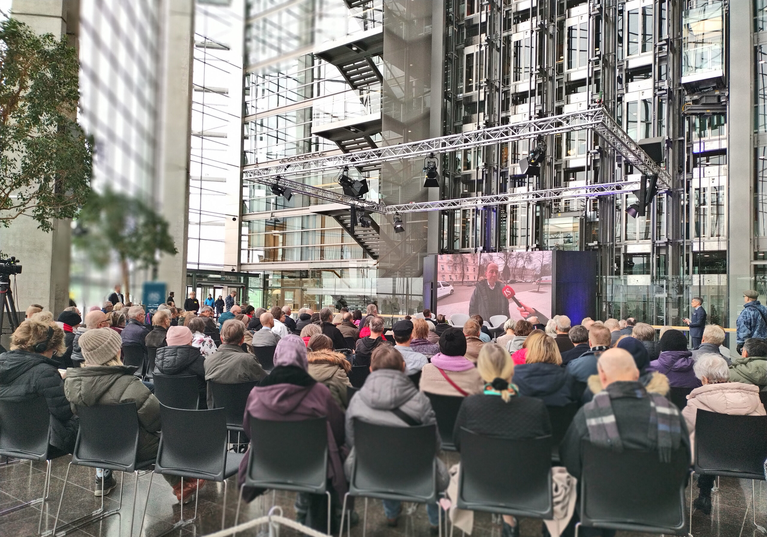 Sanomatalon Ukrainan tukitilaisuus jäi vaisuksi