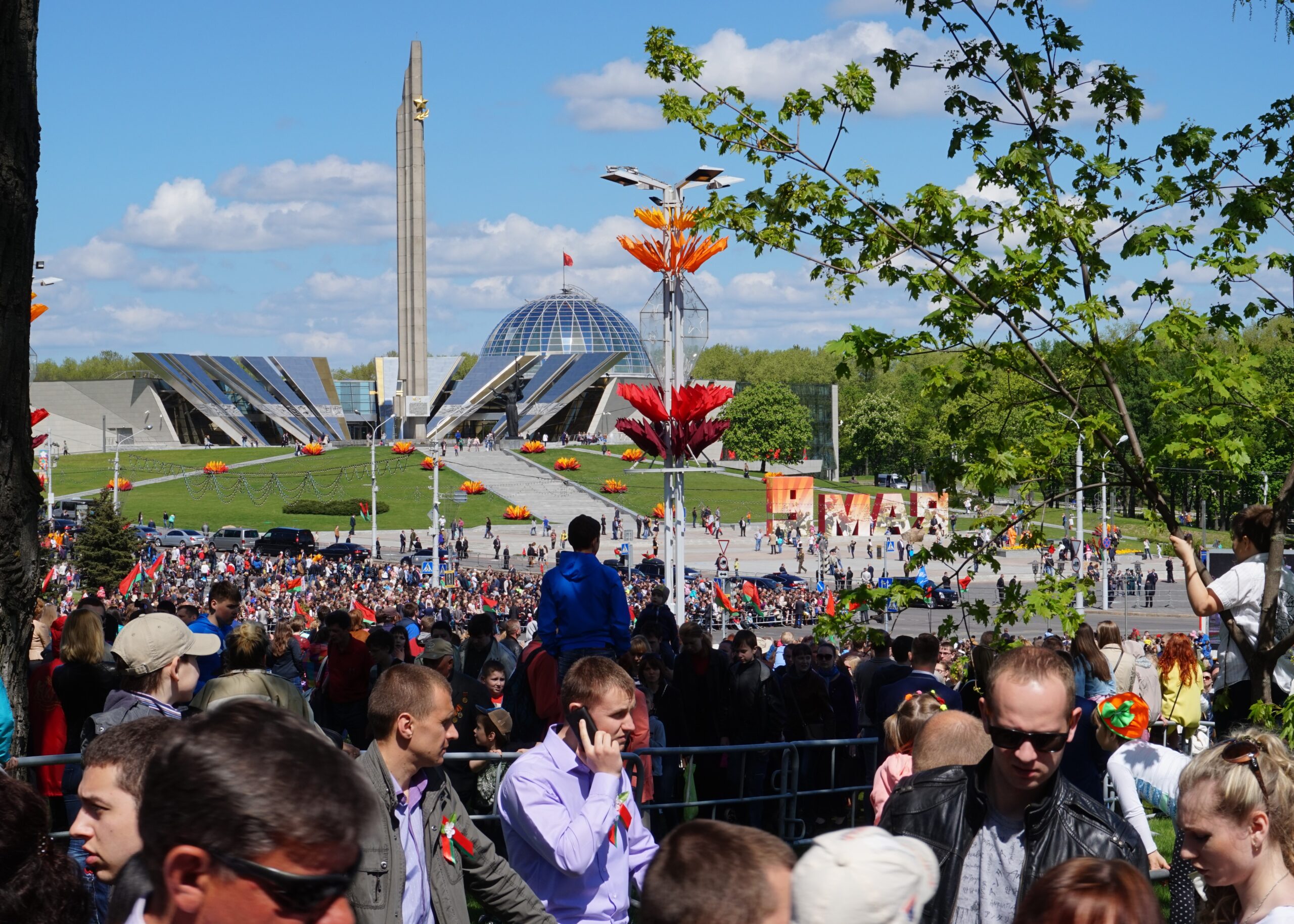 Fasismin vastustajat vetosivat: Manifesti maailman kansojen yhdistymiselle