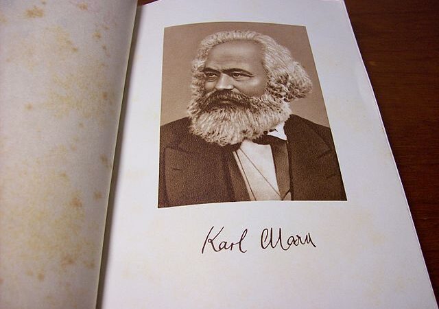 Ovatko lännen valtakoneistot muuttuneet ääriliikkeiksi pelottelullaan?