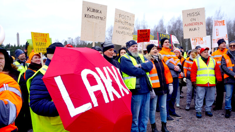 Työehtojen ja sosiaaliturvan heikentämisen suuri linja jatkuu