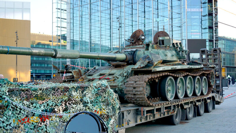 Tappiomieliala valtaamassa Mediapoolin