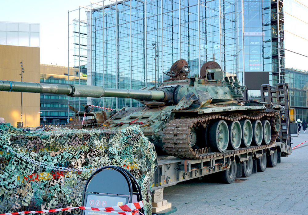 Tappiomieliala valtaamassa Mediapoolin