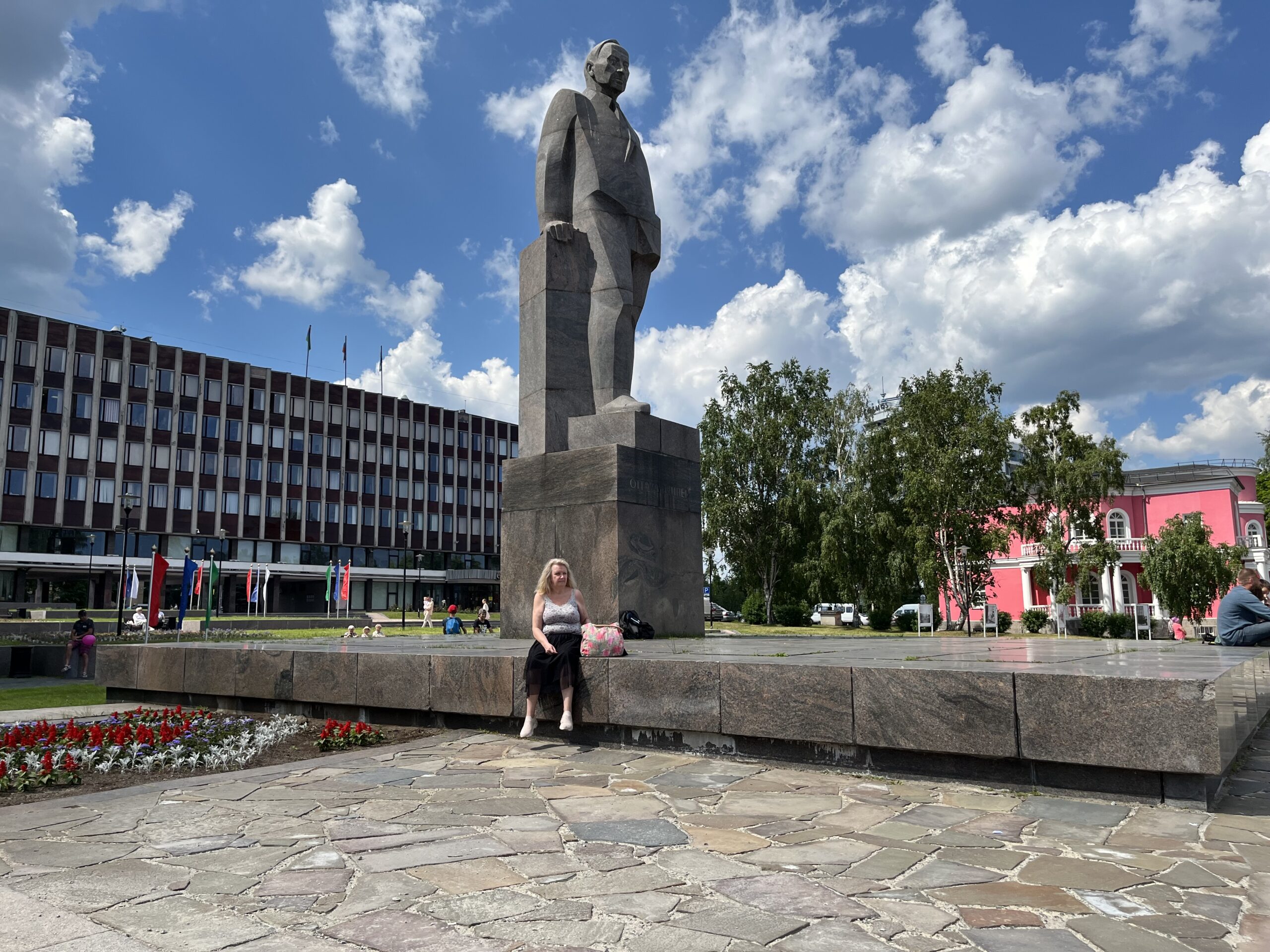 Suomen kieli hiipuu Venäjän Karjalassa – korona ja huonot suhteet vähensivät sukulaiskansojen kiinnostusta Suomeen