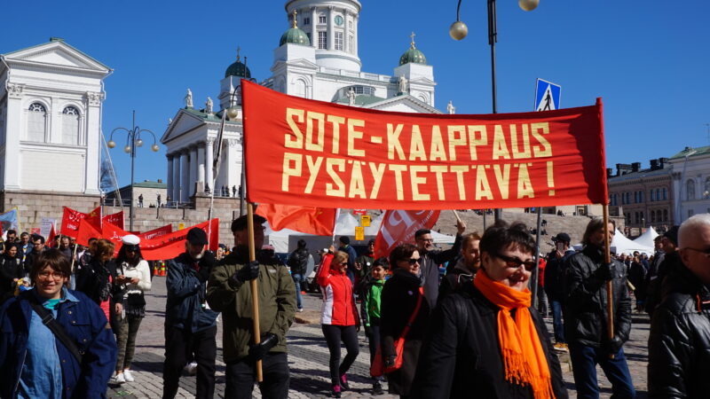 Universaaliudesta vastikkeellisuuteen ja syyperustaisuuteen: toimeentulotuelta leipäjonoon