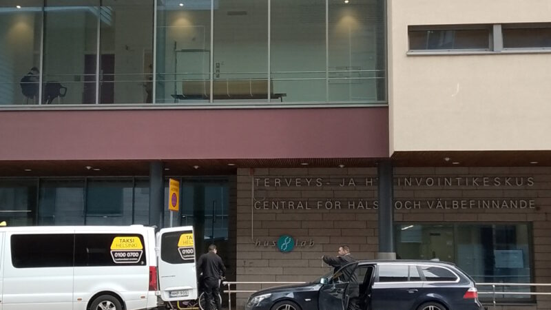 Kolmen kerroksen väkeä