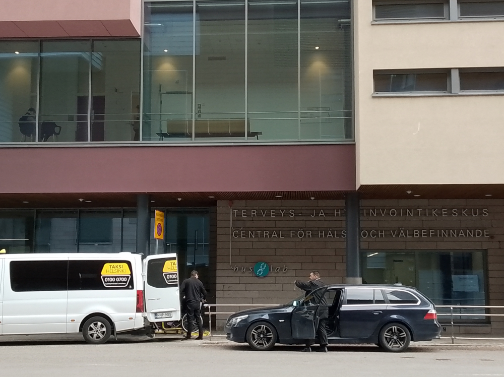 Kolmen kerroksen väkeä