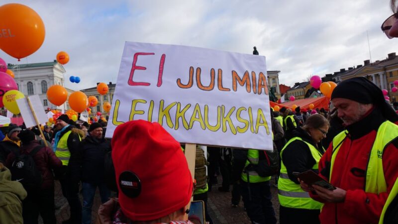 Leikkauspolitiikka kiristää kansan elämää