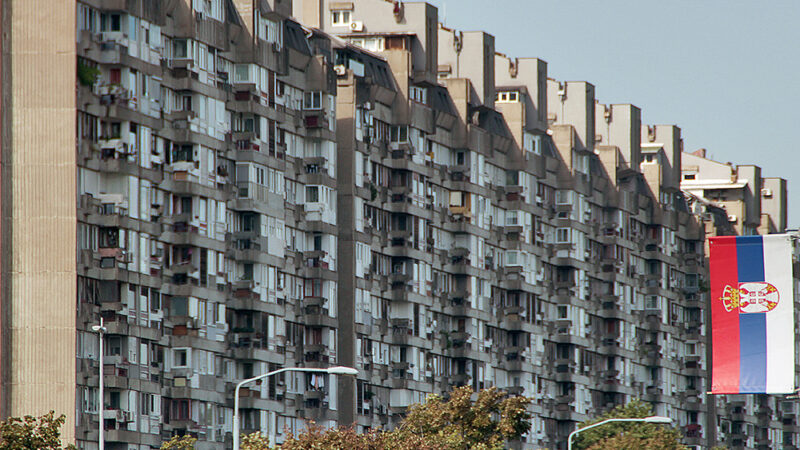 Terveisiä betonibrutalismia huokuvasta Novi Beogradista