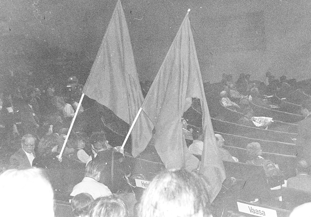 Vasemmistoliitto kannattaa Nato-tukikohtien ja ydinaseiden sijoittamista Suomeen