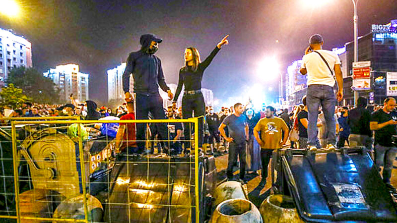 Värivallankumous vai hallituksen vaihto-operaatio