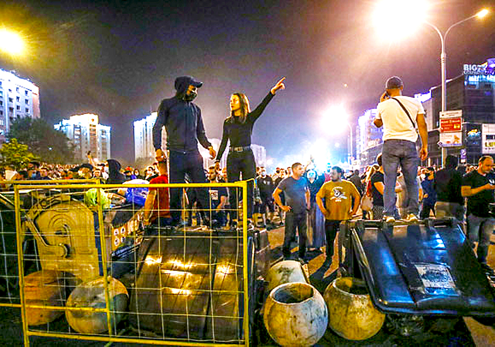 Värivallankumous vai hallituksen vaihto-operaatio