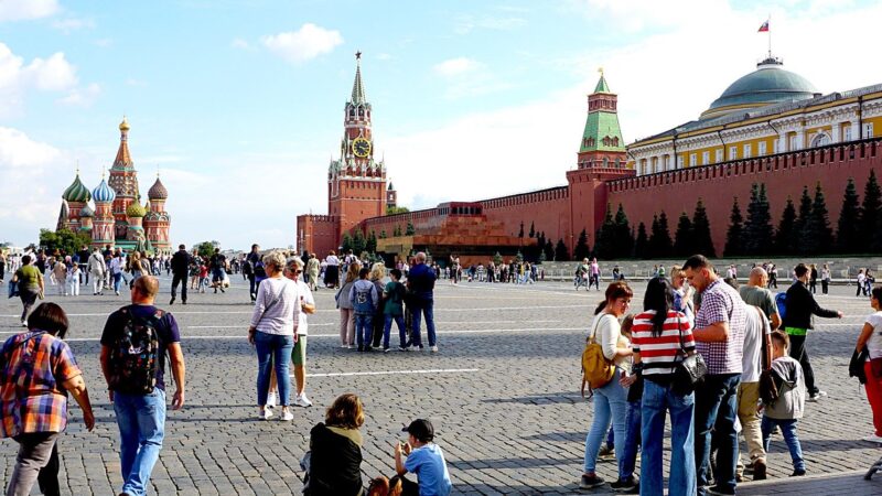 Ryssästä saa puhua vain hammasta purren