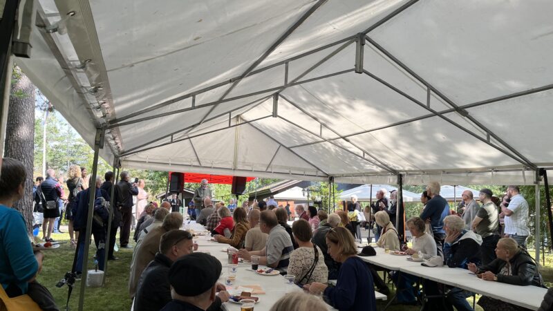 Naapuriseura vietti kesäjuhlia