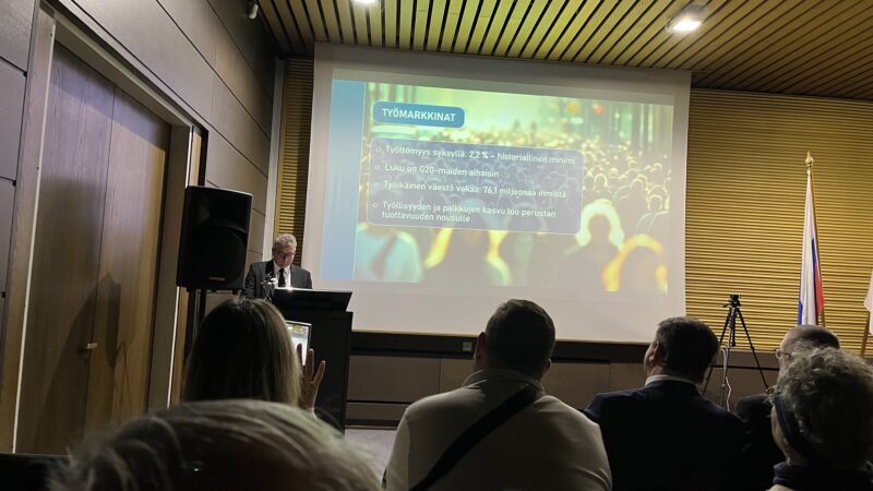 Venäjän talous selviää pakotteista – vain keskuspankin kaksinumeroinen ohjauskorko rumentaa talouslukuja