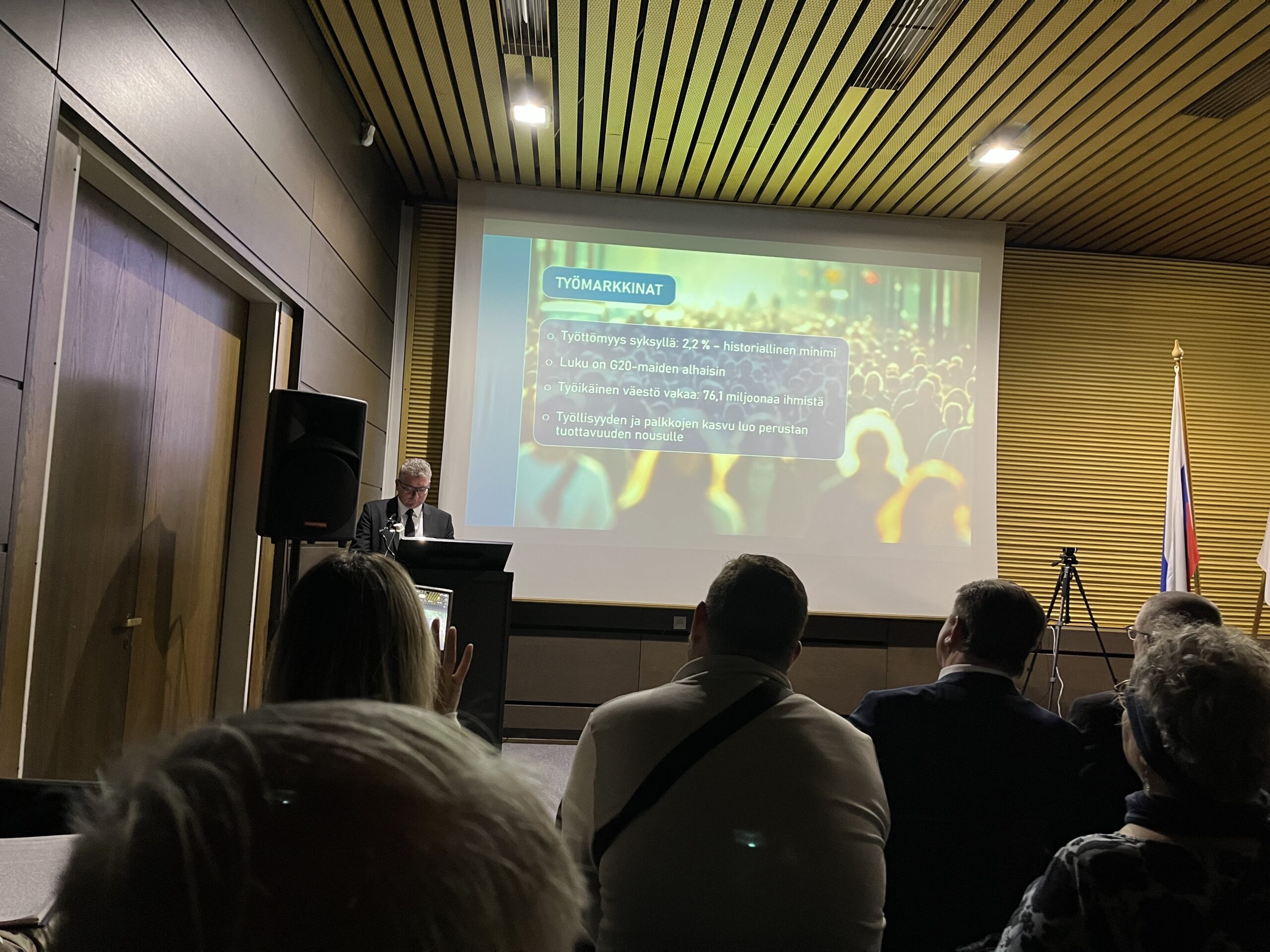 Venäjän talous selviää pakotteista – vain keskuspankin kaksinumeroinen ohjauskorko rumentaa talouslukuja