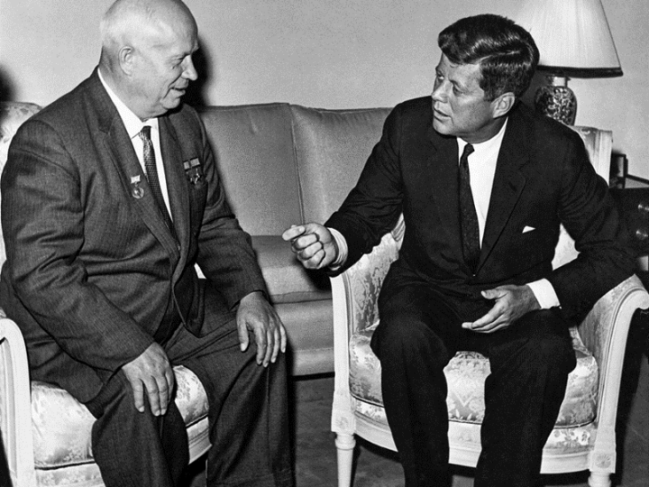 Koko länsi on sekaisin