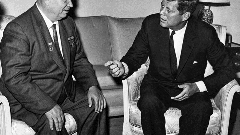 Koko länsi on sekaisin