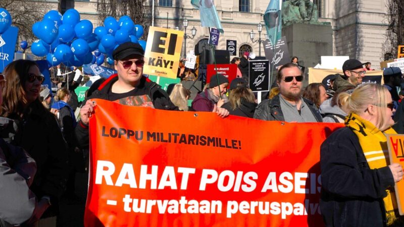 Hallituksen linja pitää